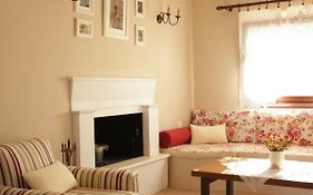 *Villa Pap-Live The Greek Hospitality In A Village*